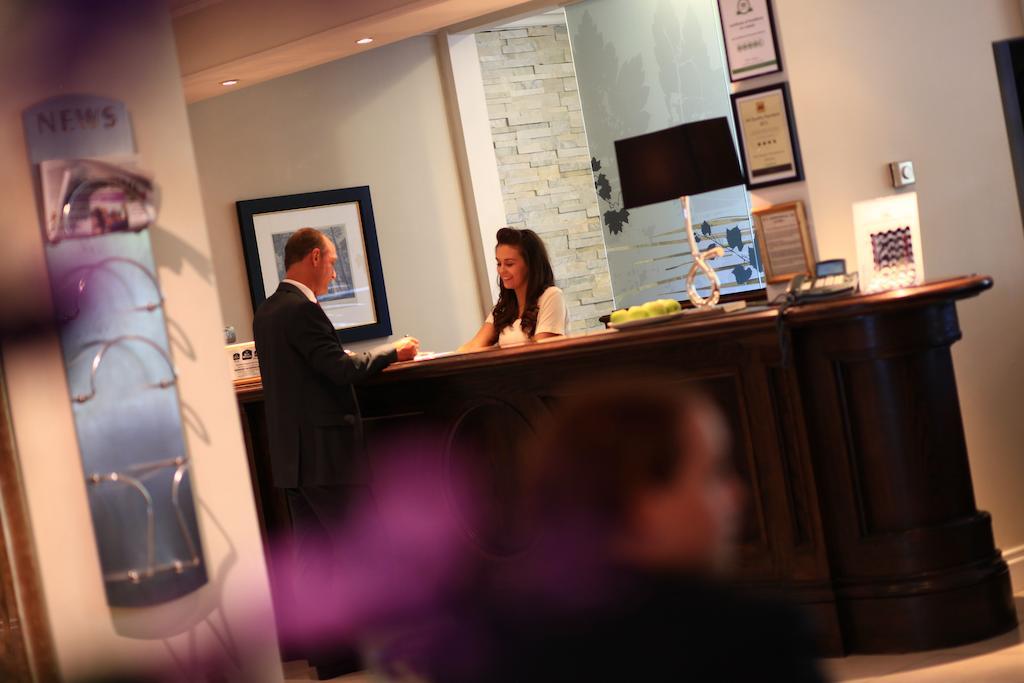 Best Western Plus Pinewood Manchester Airport-Wilmslow Hotel Buitenkant foto